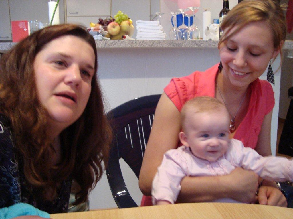 Andrina und Yvonne Scherrer mit Vania Betti